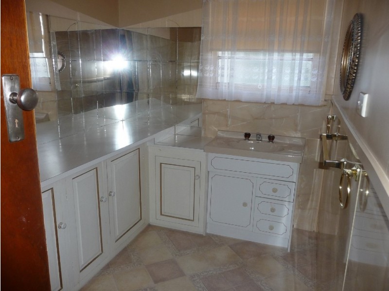 24 Eyre Street, Beaufort VIC 3373