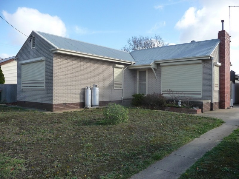 24 Eyre Street, Beaufort VIC 3373