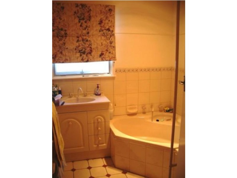 25 Albert Street, Clare SA 5453