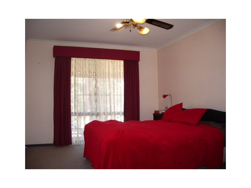 17 Moore Street, Blyth SA 5462