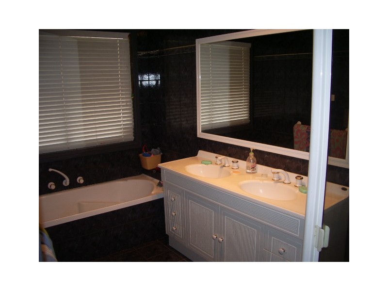 17 Moore Street, Blyth SA 5462