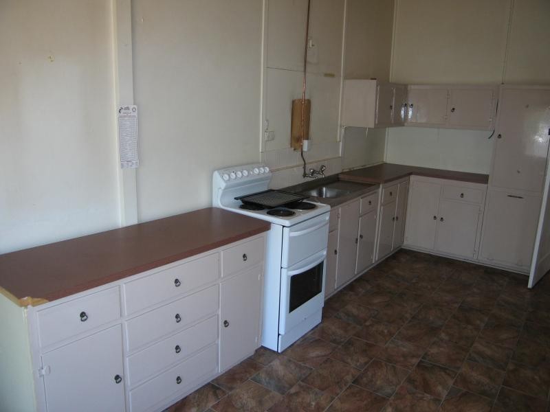 12 Guilford Street, Clare SA 5453