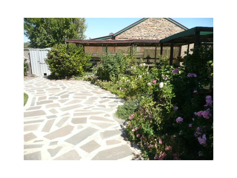9 The Crescent, Burra SA 5417