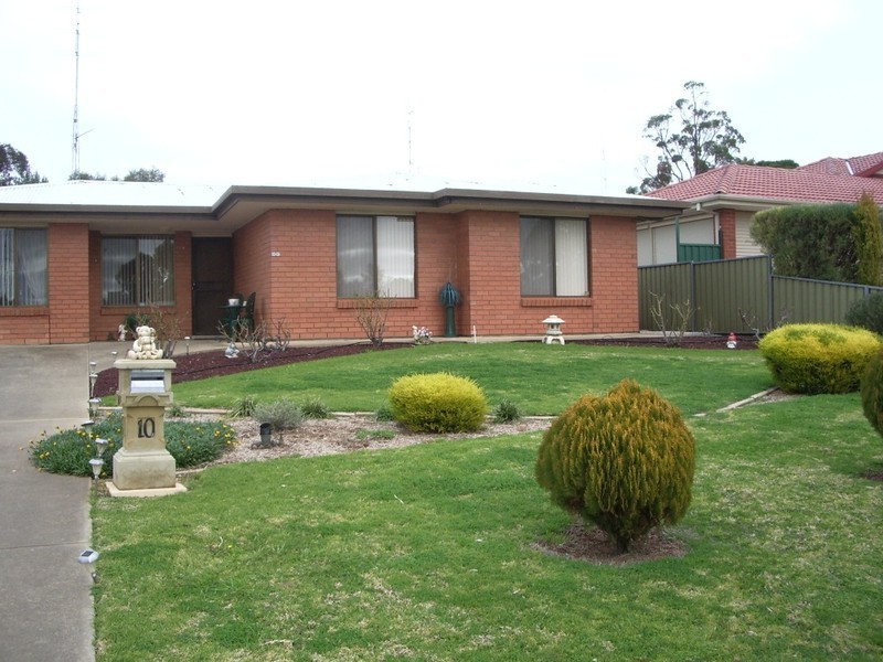 10 Berwick Street, Clare SA 5453