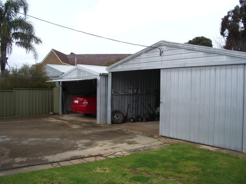 10 Berwick Street, Clare SA 5453