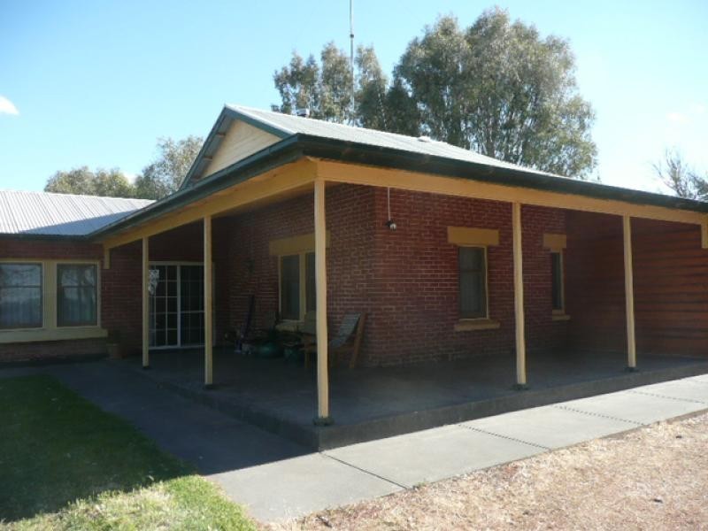 - Kirribilly Rd Homestead, Clare SA 5453