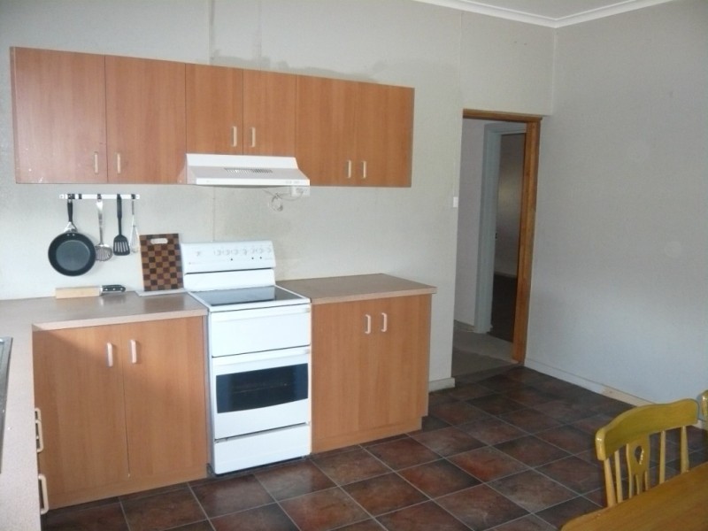 10 Lee Street, Clare SA 5453