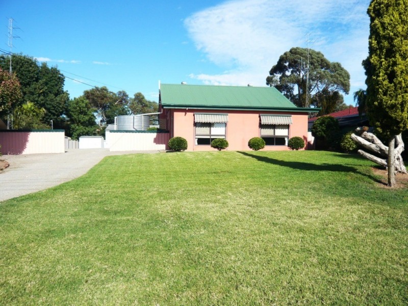 10 Lee Street, Clare SA 5453