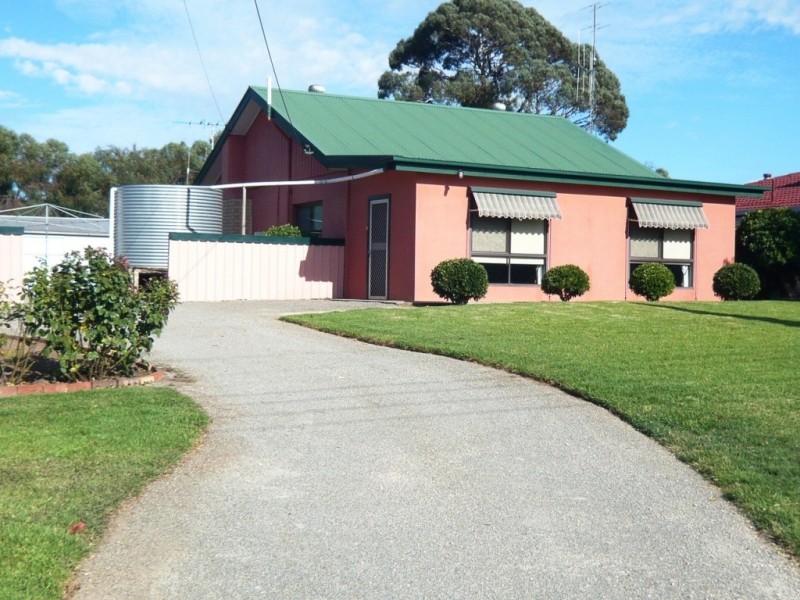 10 Lee Street, Clare SA 5453