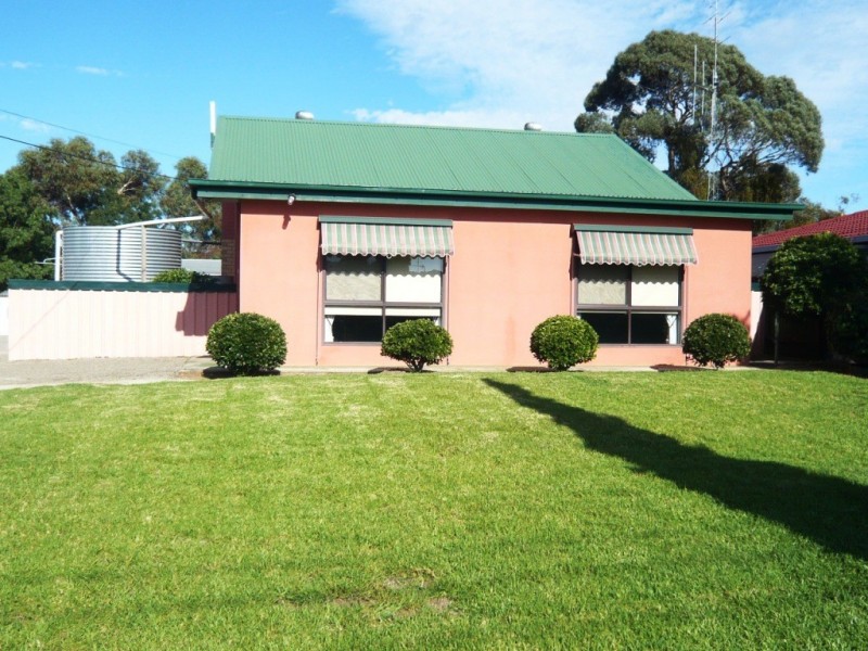 10 Lee Street, Clare SA 5453