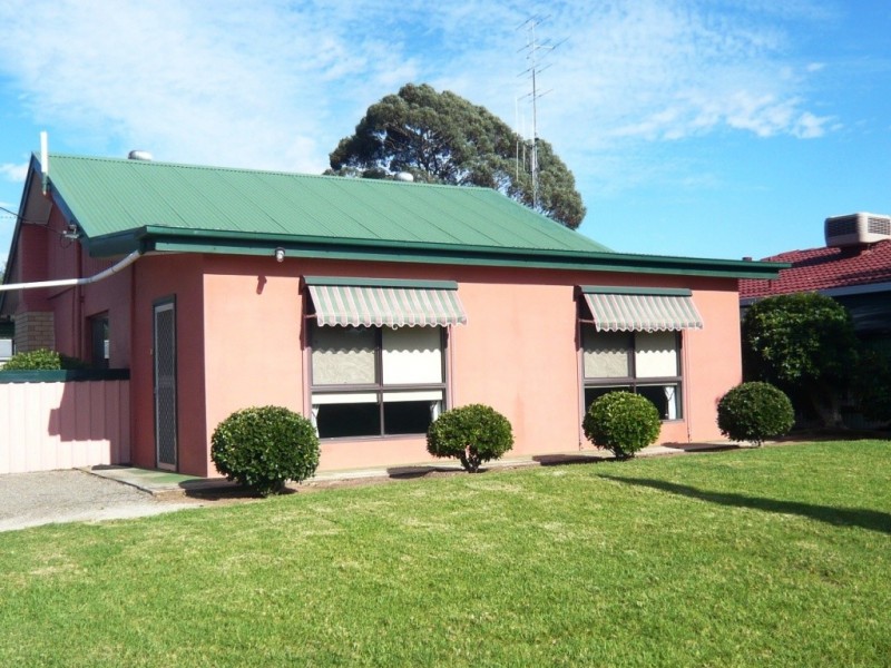 10 Lee Street, Clare SA 5453