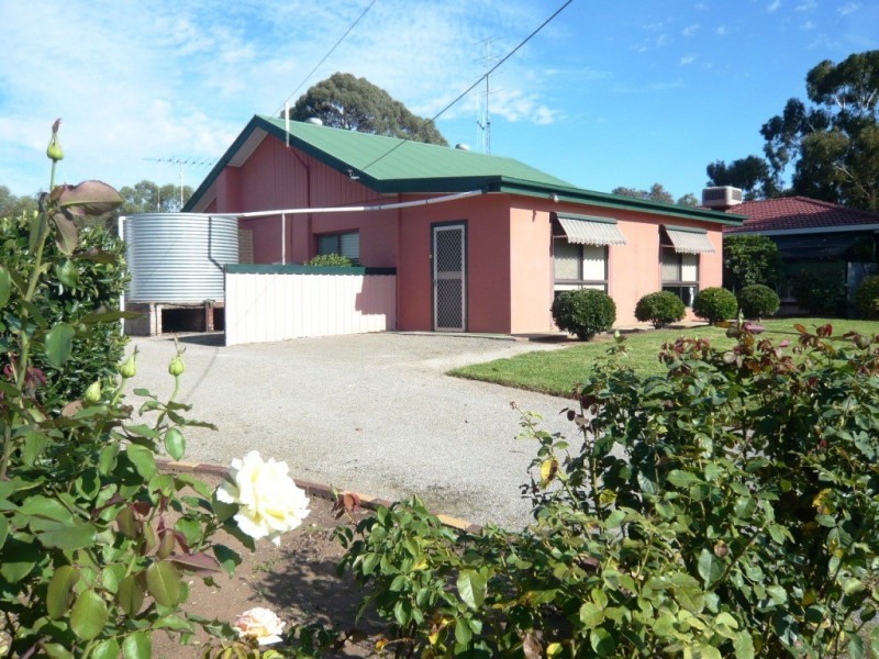 10 Lee Street, Clare SA 5453