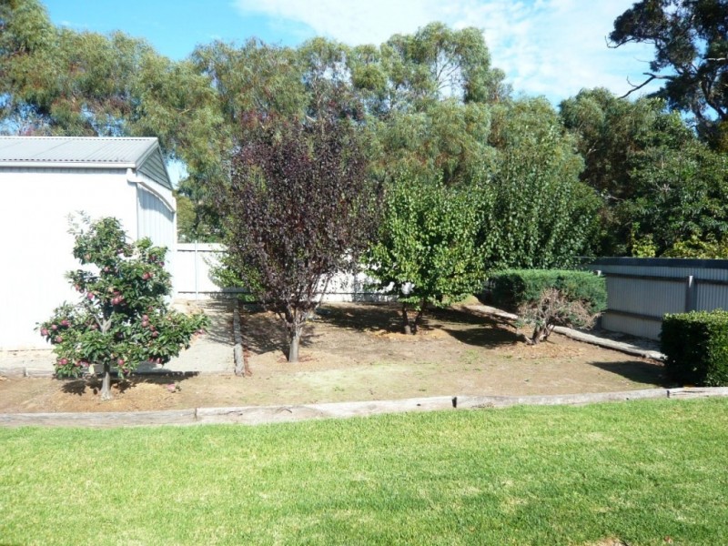 10 Lee Street, Clare SA 5453