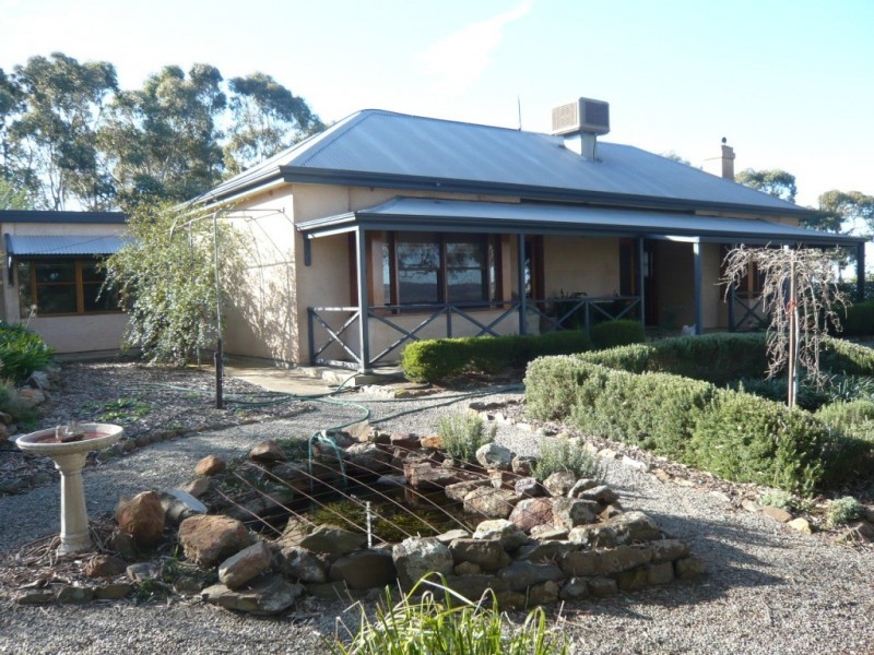 33.3ha “Avenue Ridge” 82.3acs, Clare SA 5453