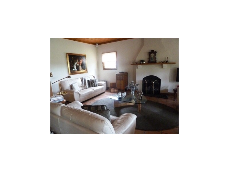 33.3ha “Avenue Ridge” 82.3acs, Clare SA 5453