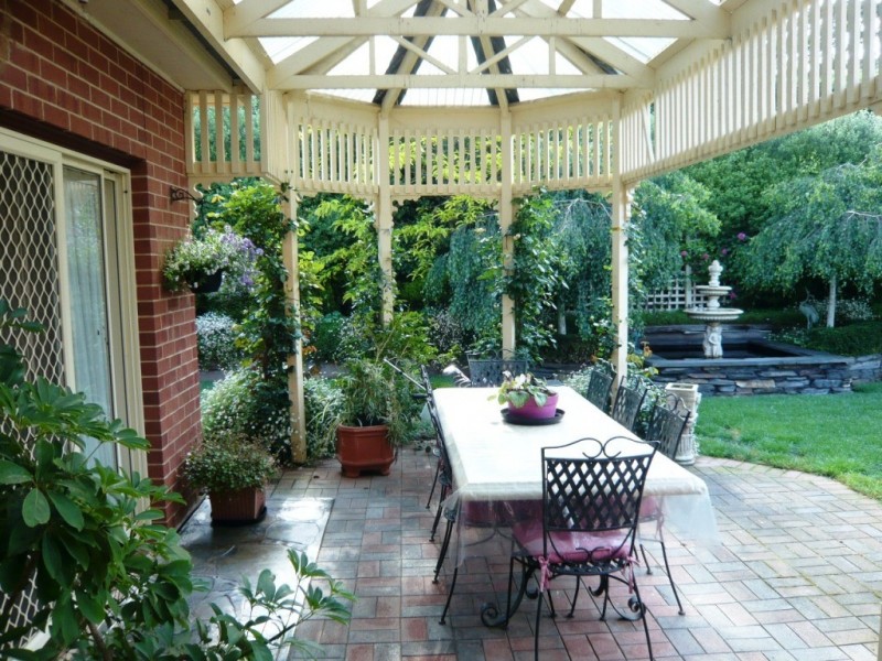 22 White Hut Road, Clare SA 5453