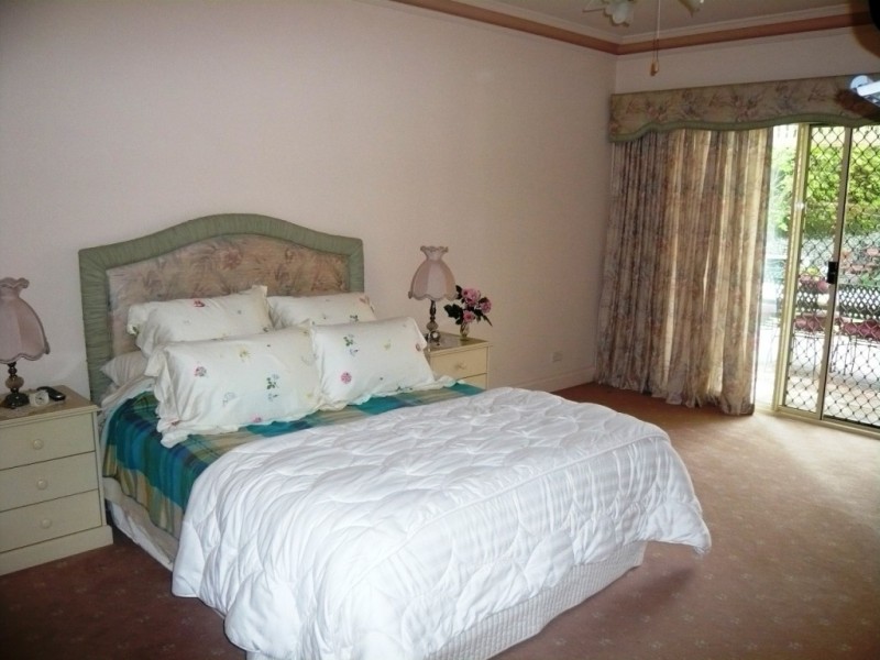 22 White Hut Road, Clare SA 5453