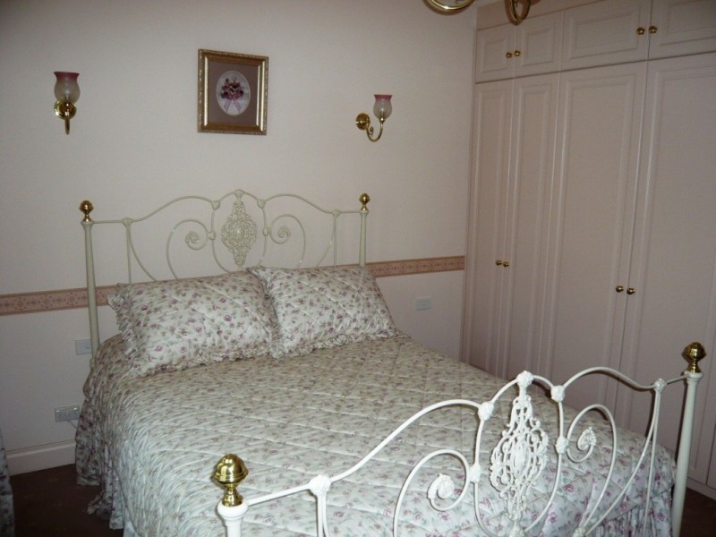 22 White Hut Road, Clare SA 5453