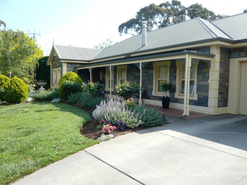 22 White Hut Road, Clare SA 5453