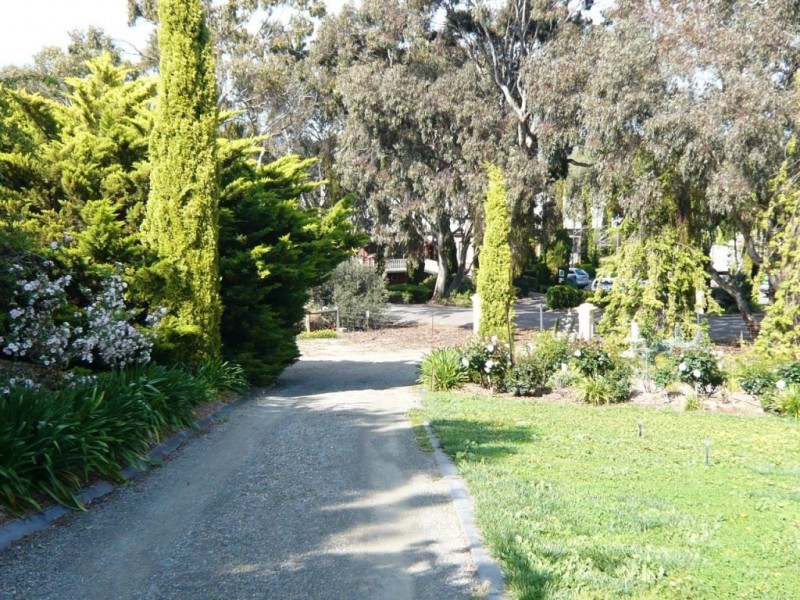 22 White Hut Road, Clare SA 5453