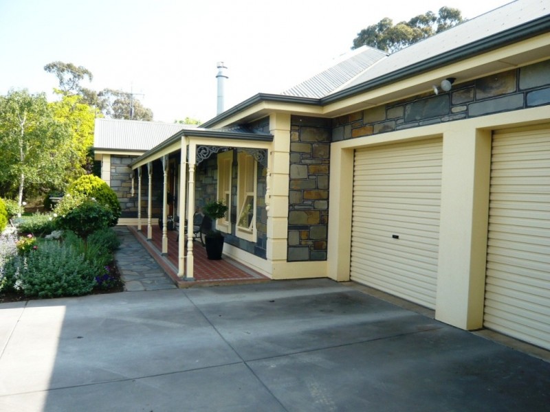 22 White Hut Road, Clare SA 5453