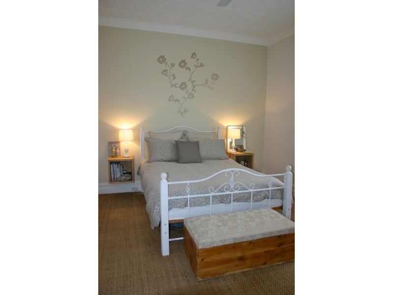 1 Bright Street, Clare SA 5453