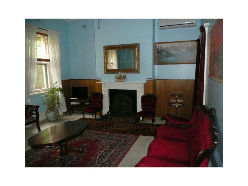 19 Commercial Road, Burra SA 5417