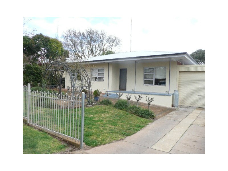 18 Pattullo Ave, Clare SA 5453