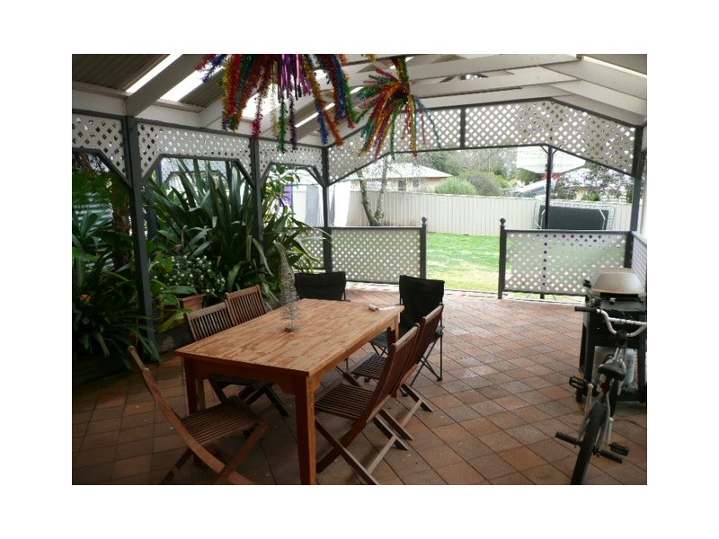 18 Pattullo Ave, Clare SA 5453