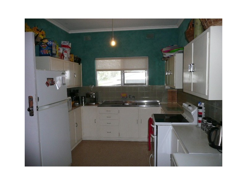 18 Pattullo Ave, Clare SA 5453