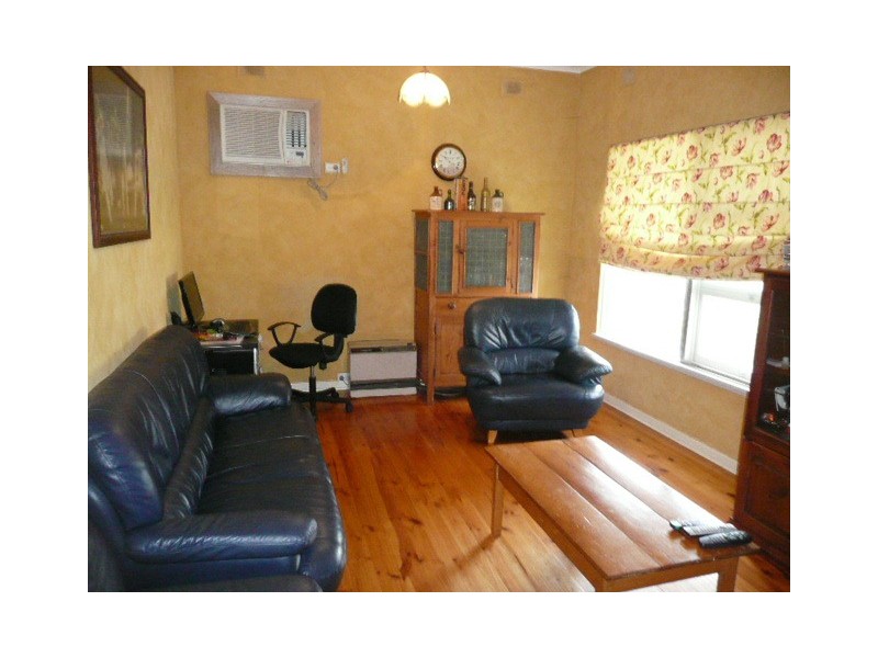 18 Pattullo Ave, Clare SA 5453