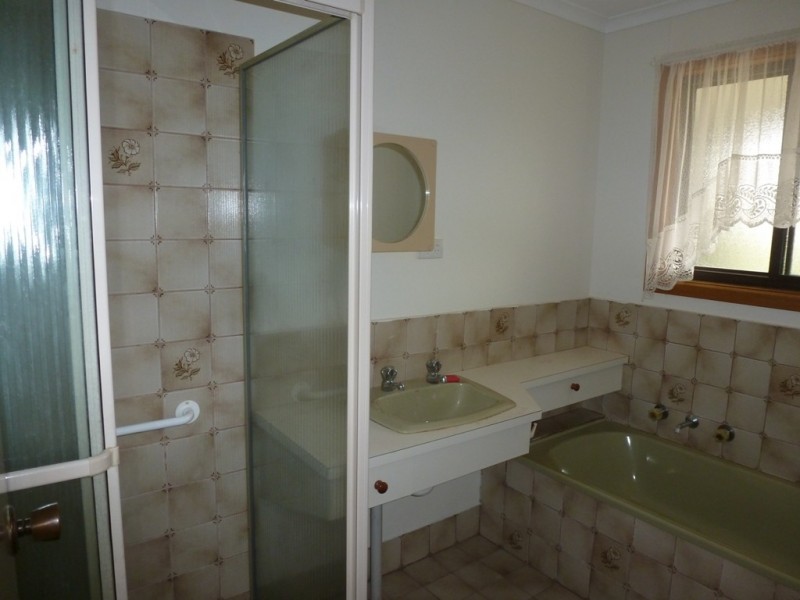 9 The Crescent, Burra SA 5417