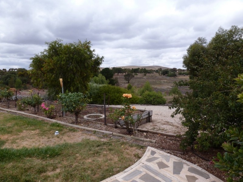9 The Crescent, Burra SA 5417