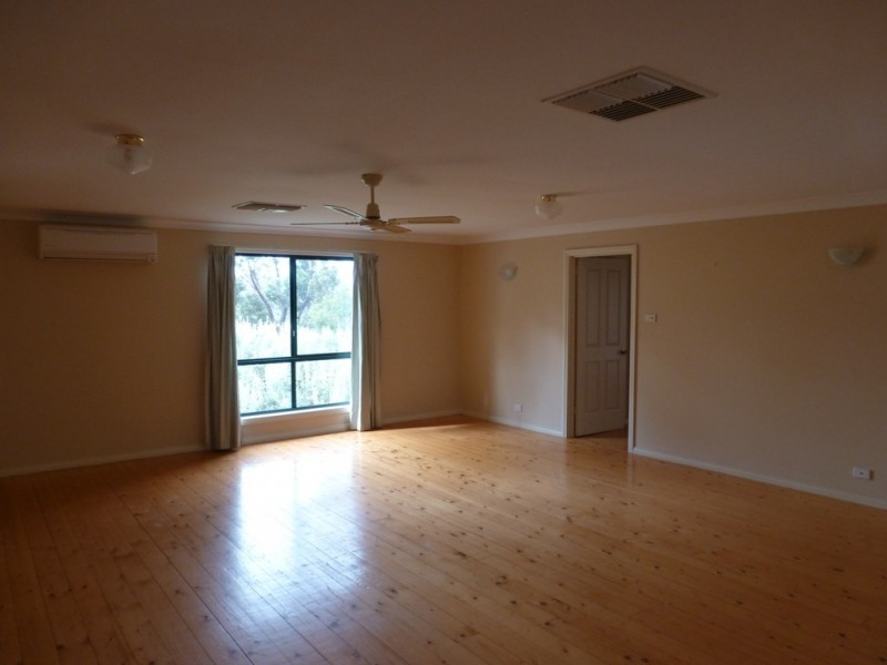 12 Michael Court, Clare SA 5453