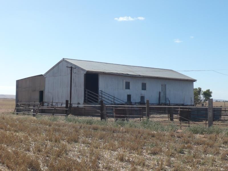 * Red Rock 880.18acs, Everard Central SA 5461