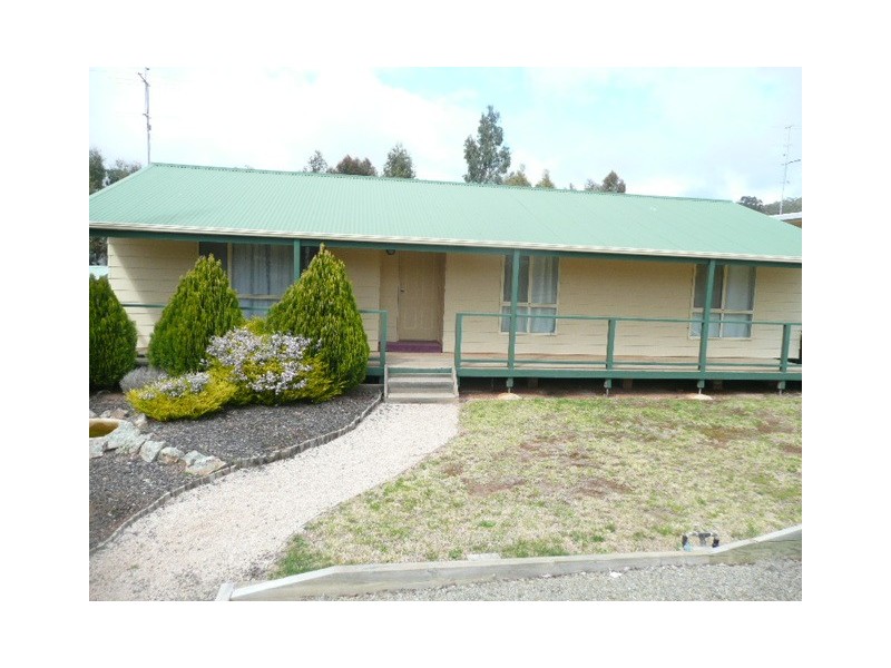 12 KELLY STREET, Clare SA 5453