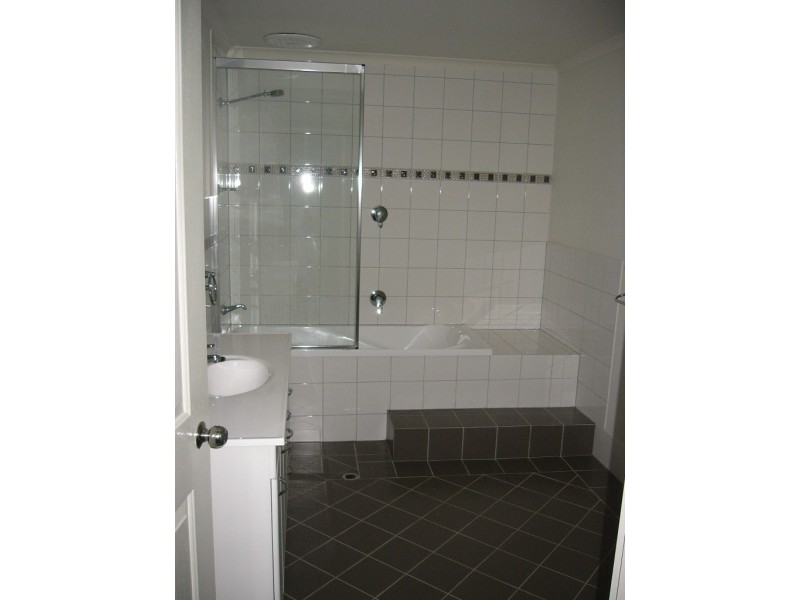 16 Mill Street, Clare SA 5453