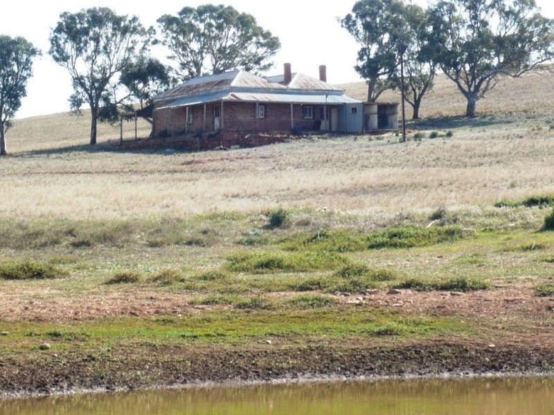 * 388.48ha Kercolo 960.12acs, Hallett SA 5419