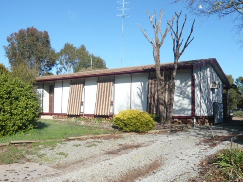 16 Geddes Avenue, Clare SA 5453