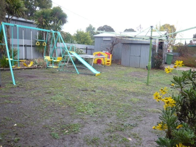 16 Geddes Avenue, Clare SA 5453