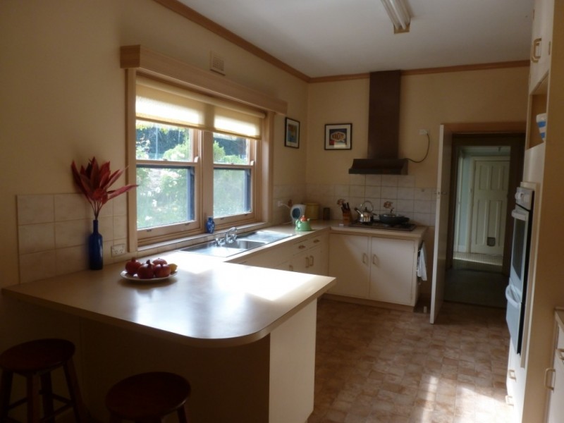 23 Agnes Street, Clare SA 5453