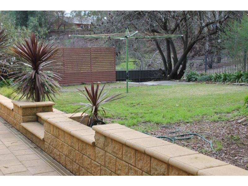 10 Wright Place, Clare SA 5453