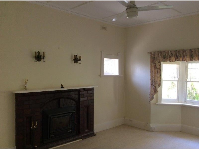 21 Victoria Road, Clare SA 5453