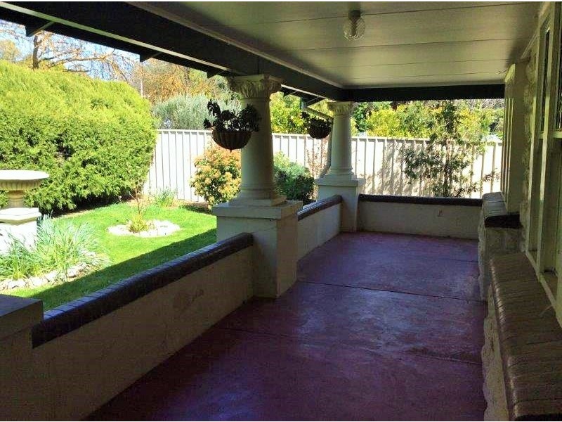 21 Victoria Road, Clare SA 5453
