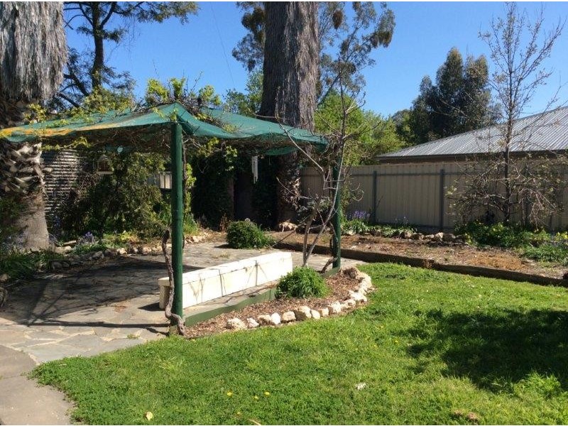21 Victoria Road, Clare SA 5453