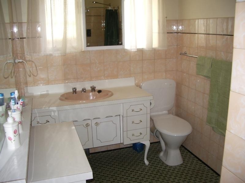 8 Sabine Street, Clare SA 5453