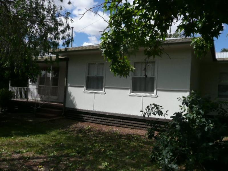 13 Melrose Ave, Clare SA 5453