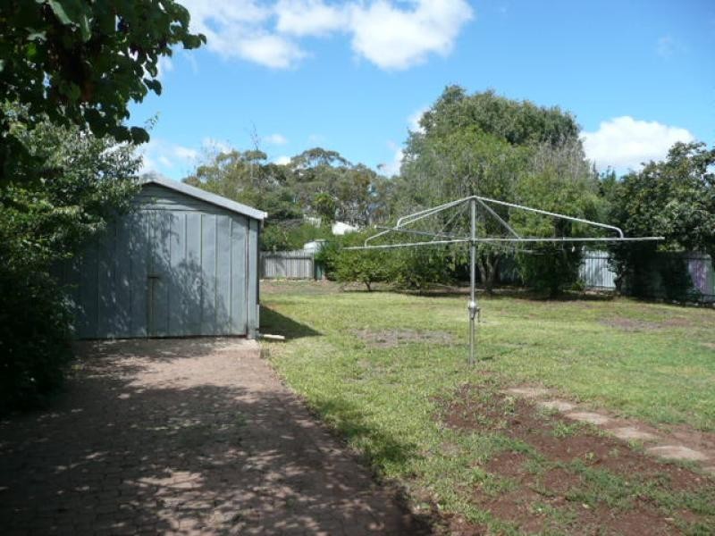 13 Melrose Ave, Clare SA 5453