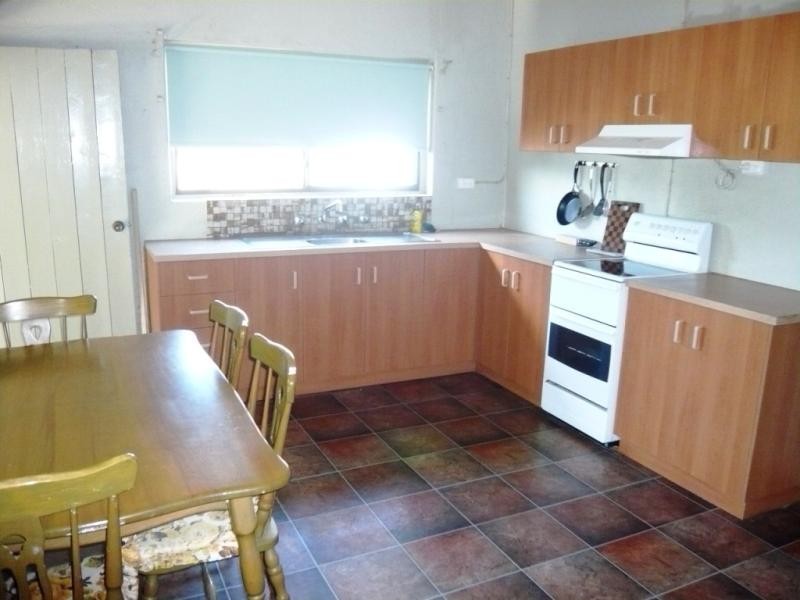 10 Lee Street, Clare SA 5453