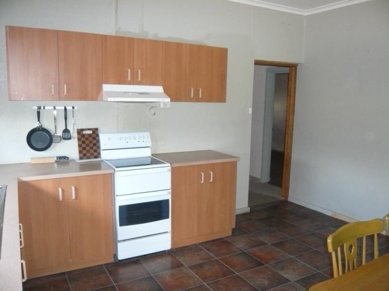 10 Lee Street, Clare SA 5453